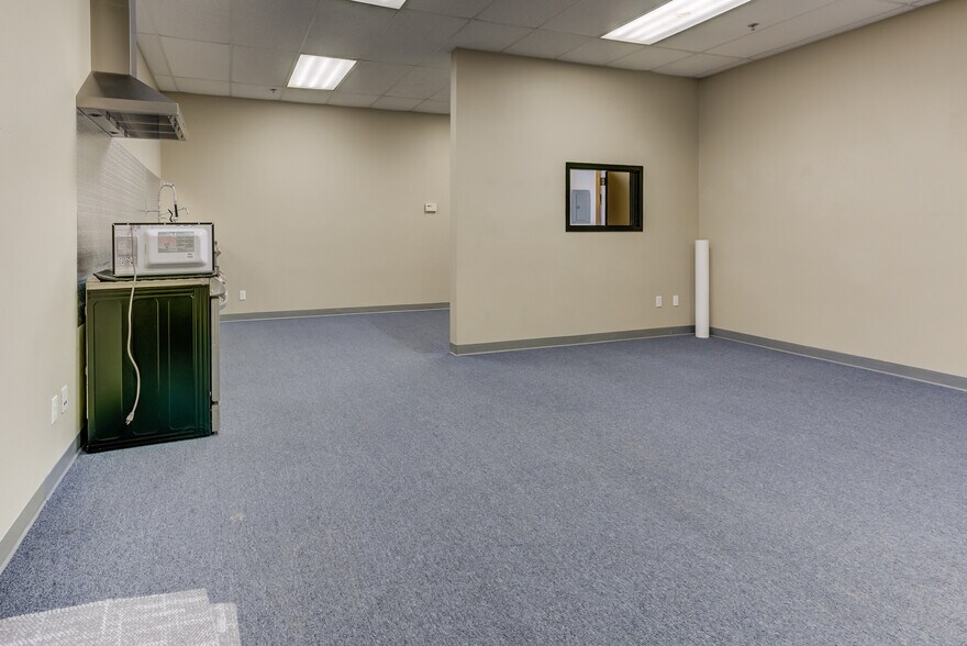 More Photos Of 871 Cotting Ct, Vacaville Warehouse For Lease