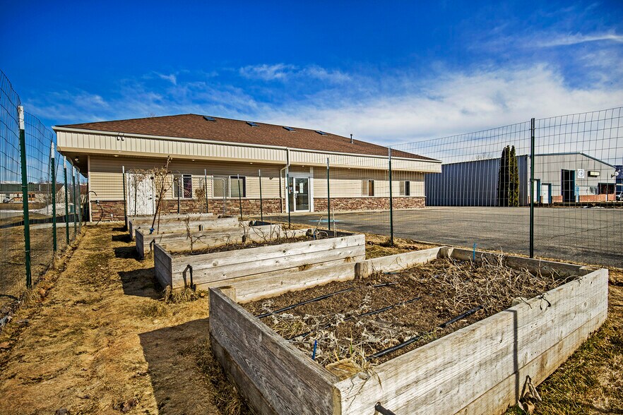More Photos Of 137 McGhee Rd, Kootenai Storefront Retail Office For Sale