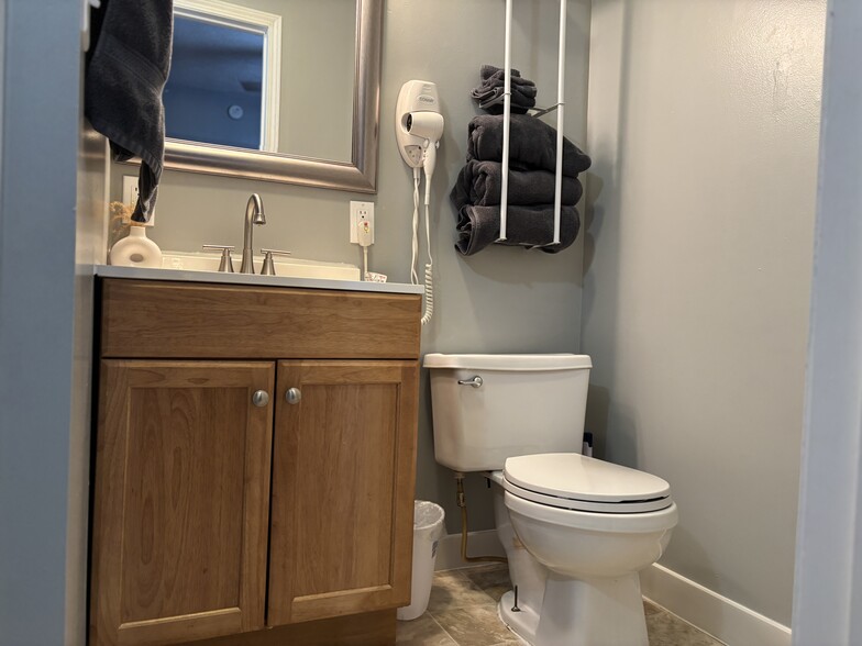 More Photos Of 206 W Main St, Mc Arthur Flex For Sale