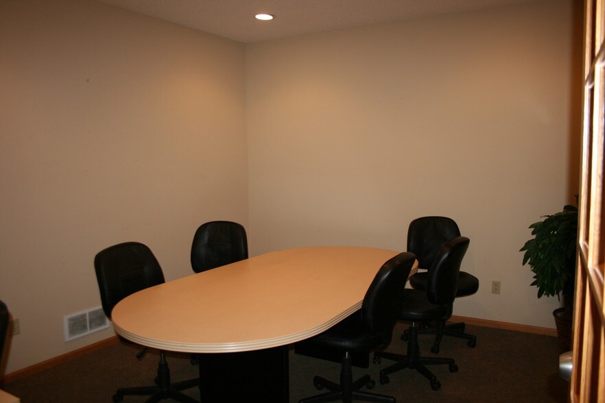 More Photos Of 8925-8929 Aztec Dr, Eden Prairie Office For Lease