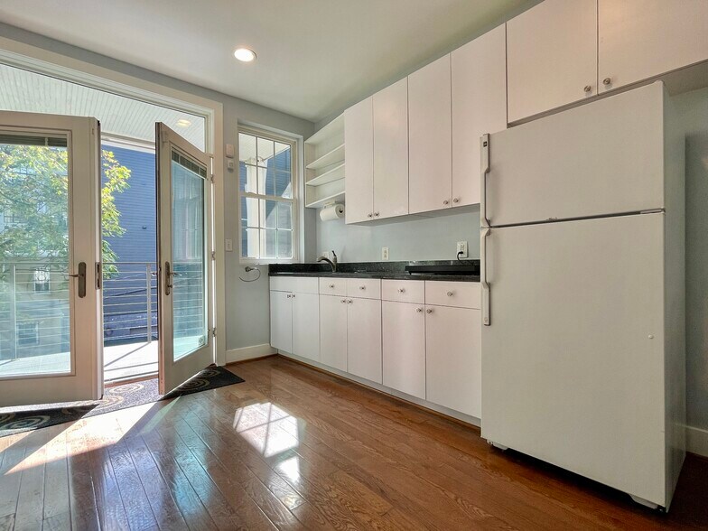 More Photos Of 211 K St Ne, Washington Office Residential For Sale