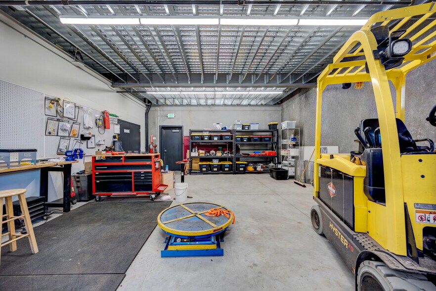 More Photos Of 8060 Keene Rd, West Richland Manufacturing For Lease