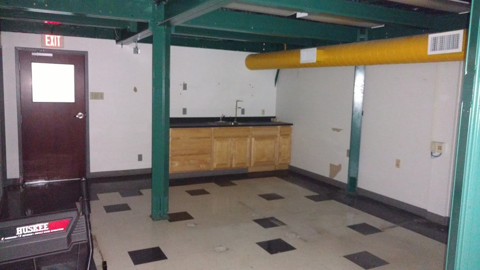 More Photos Of 431 New Karner Rd, Colonie Office Residential For Lease