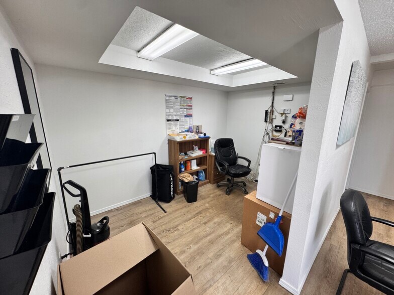 More Photos Of 3504 S Meridian Ave, Oklahoma City Warehouse For Lease