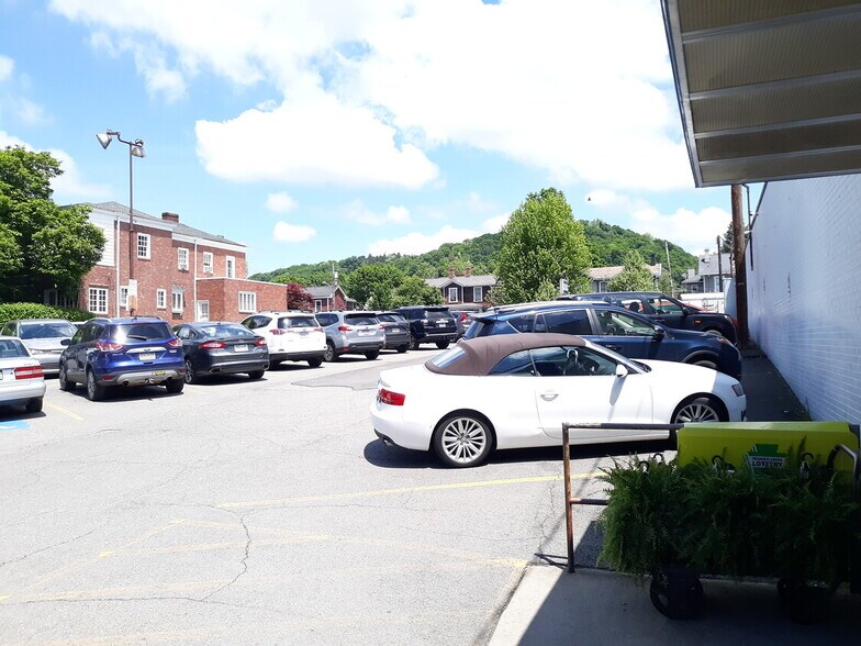 More Photos Of 429 Walnut St, Sewickley Supermarket For Sale