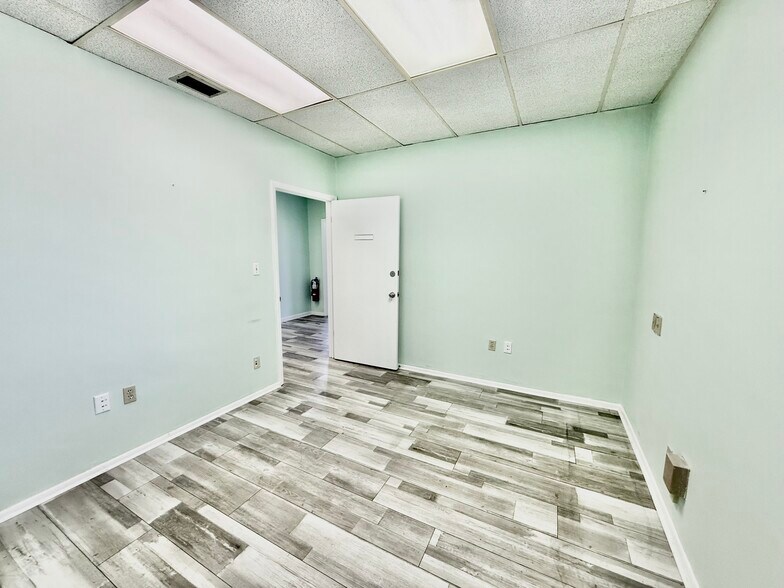 More Photos Of 3949 Evans Ave, Fort Myers Medical For Sale