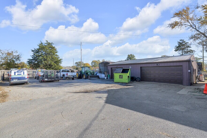 More Photos Of 7601 Milhouse Rd, Indianapolis Office For Sale