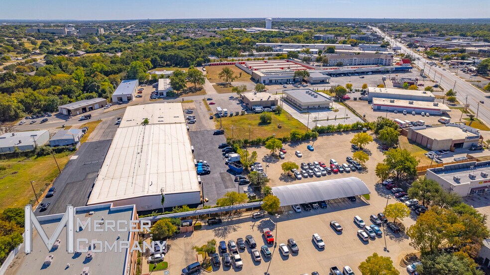 More Photos Of 801 Secretary Dr, Arlington Warehouse For Lease