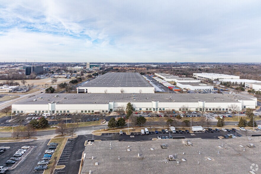 More Photos Of 2012 Corporate Ln, Naperville Manufacturing For Lease