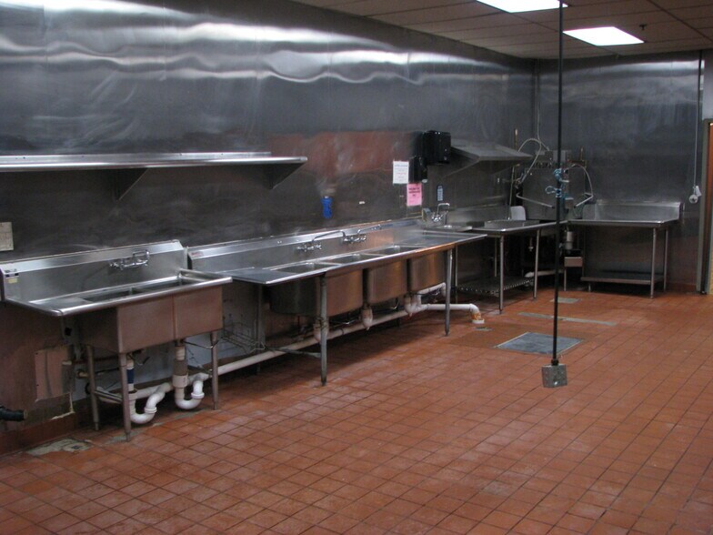 More Photos Of 310 N Wisconsin St, De Pere Unknown For Lease