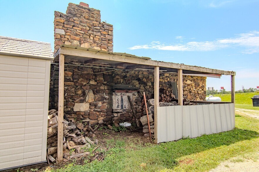 More Photos Of 18400 E B Hwy, Sheldon Flex For Sale