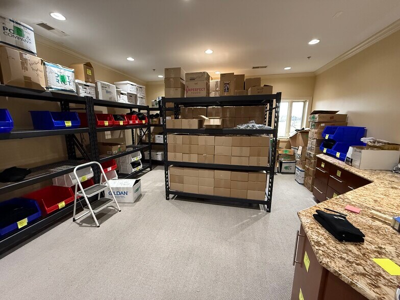 More Photos Of 90 Templeton Dr, Oswego Warehouse For Lease