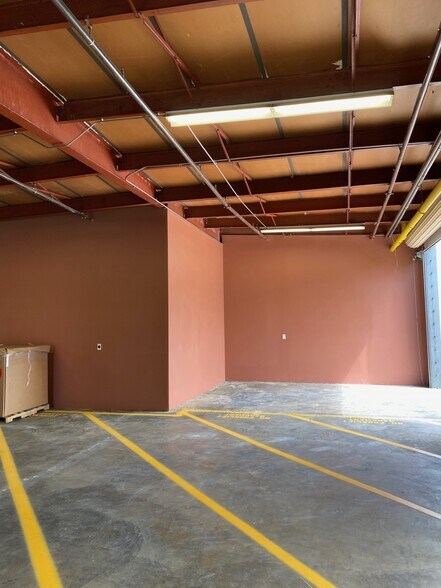 More Photos Of 720 E Sunkist St, Ontario Warehouse For Lease