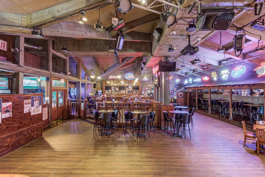 More Photos Of 2166 Highpoint Rd, Snellville Bar For Lease