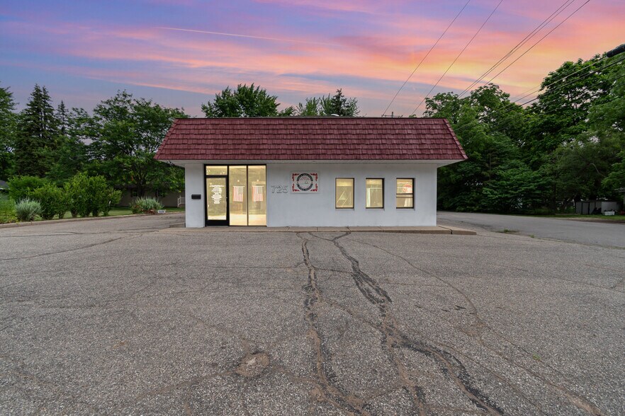 More Photos Of 725 E Center St, Ithaca Showroom For Sale