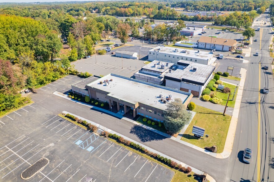 More Photos Of 28 Throckmorton Ln, Old Bridge Medical For Lease