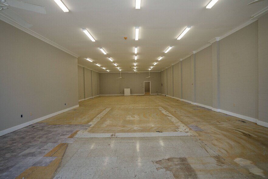 More Photos Of 116 N 2nd St, Pulaski Storefront Retail Residential For Lease