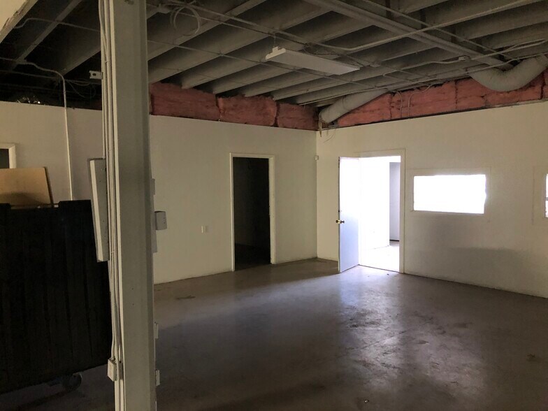 More Photos Of 901 S 1st St, Las Vegas Warehouse For Lease