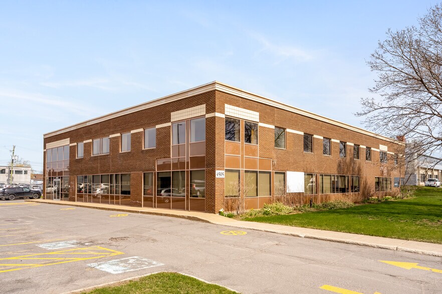 More Photos Of 4505 Boul Métropolitain E, Montréal Office For Sale
