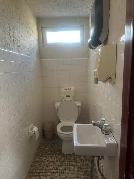 More Photos Of 189 E Lancaster Ave, Malvern Restaurant For Lease