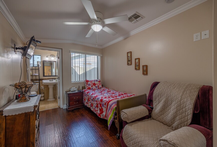 More Photos Of XXXXW Assisted Living Dr., Phoenix Assisted Living For Sale