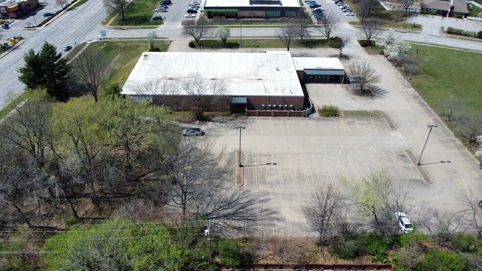 More Photos Of 6200 Main St, Grandview Office For Lease