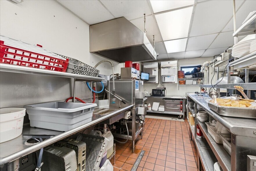 More Photos Of 318 New York Ave, Rochester Sports And Entertainment For Sale