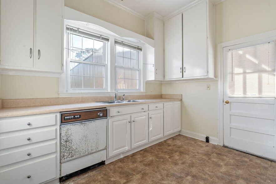 More Photos Of 171 Valley St, Centreville Flex For Sale