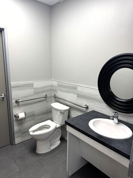 More Photos Of 4601 Old Shepard Place, Plano Medical For Lease