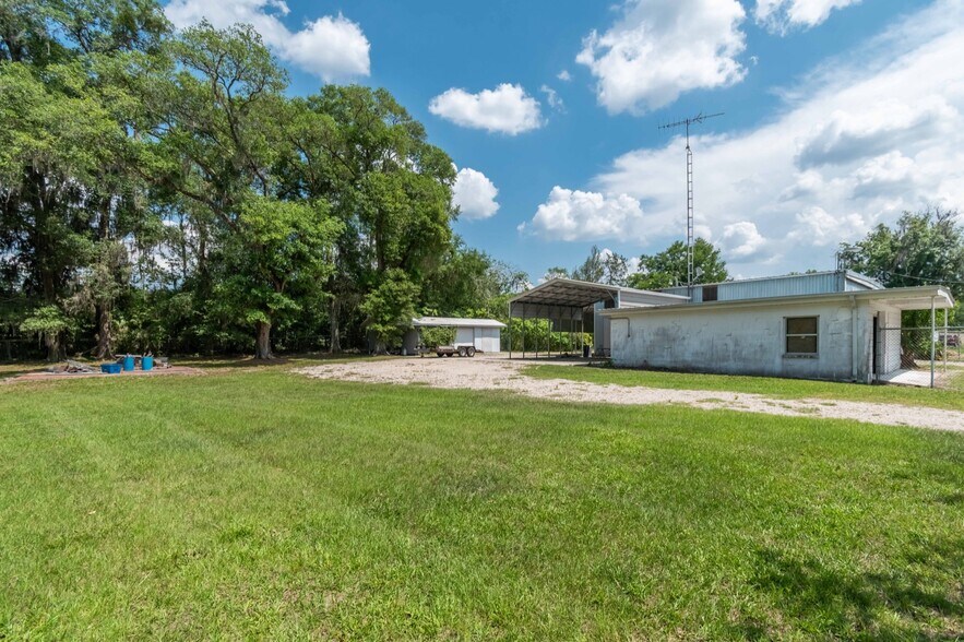 More Photos Of 419 SE 6th St, Williston Warehouse For Lease