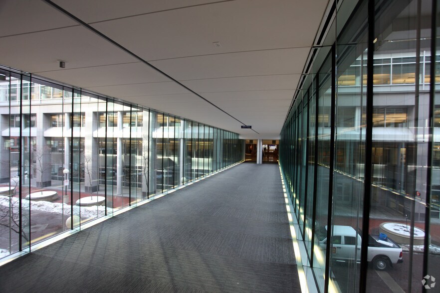 More Photos Of 800 Walnut St, Des Moines Office For Sale