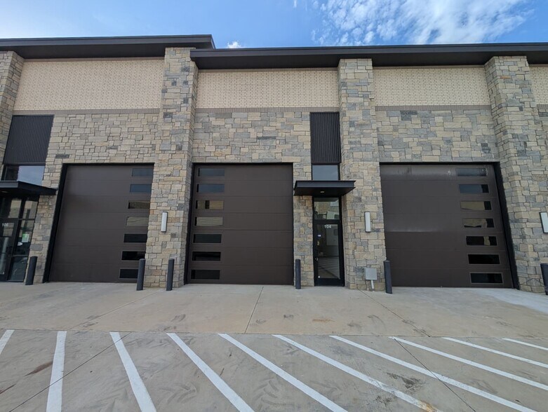 More Photos Of 2601 State Highway 121, Lewisville Flex For Lease