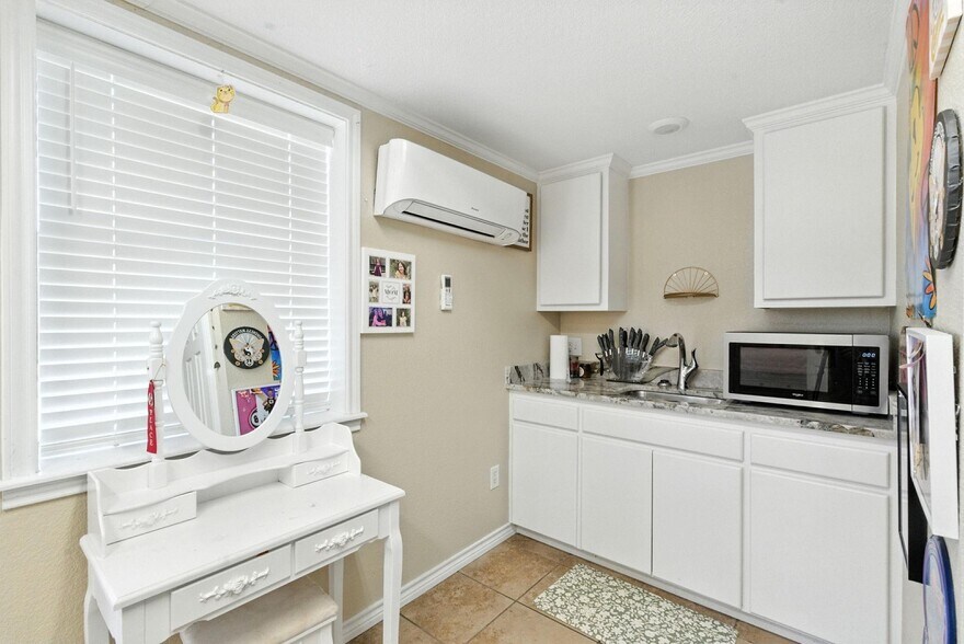 More Photos Of 104 Yuma Street, Lipan Industrial For Sale