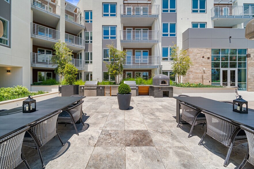 More Photos Of 585 Anton Blvd, Costa Mesa Apartments For Lease