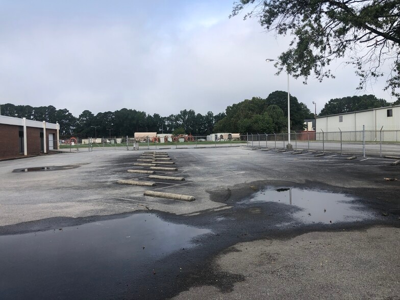 More Photos Of 1530 Hooker Rd, Greenville Freestanding For Lease