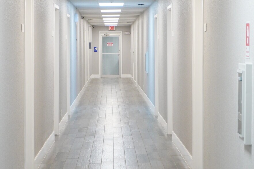 More Photos Of 2520-2650 N University Dr, Sunrise Unknown For Lease