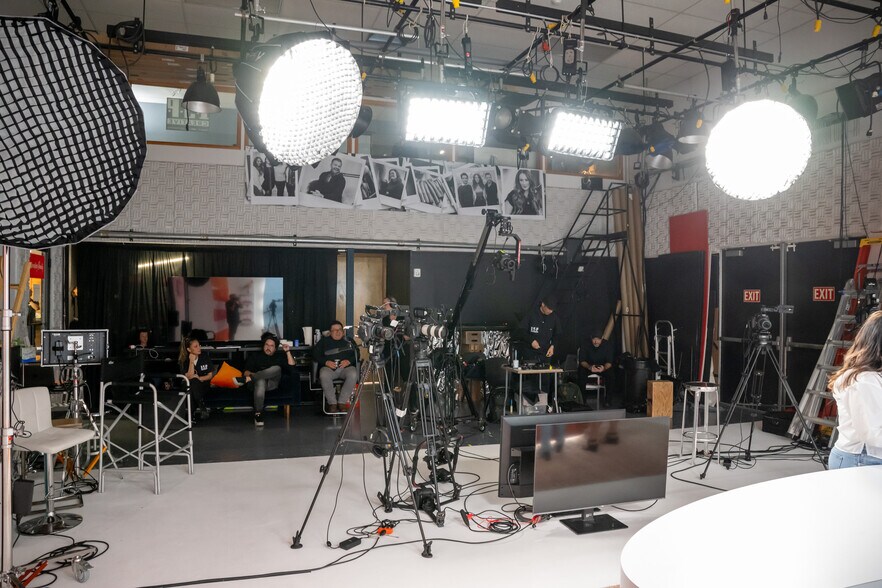 More Photos Of 1957 E Irving Blvd, Irving Movie Radio TVStudio For Sale