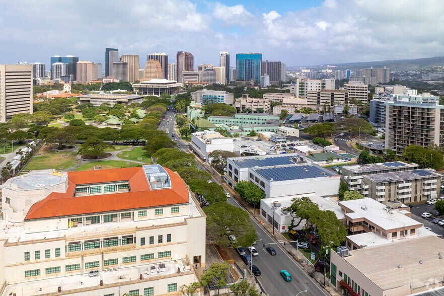 More Photos Of 702 S Beretania St, Honolulu Freestanding For Lease