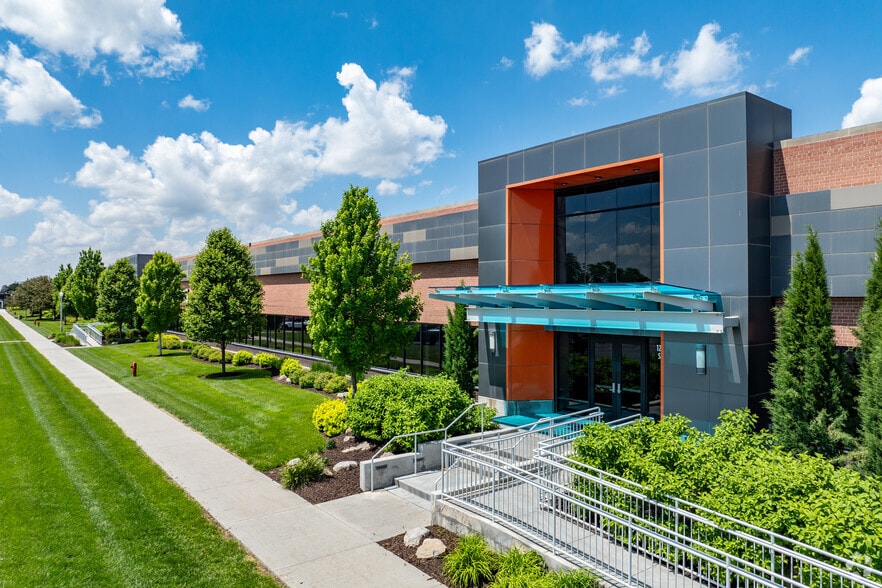 More Photos Of 12500 I St, Omaha Unknown For Lease