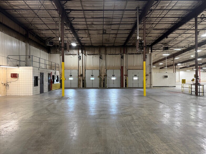 More Photos Of 324 Washington St W, Cannon Falls Warehouse For Sale