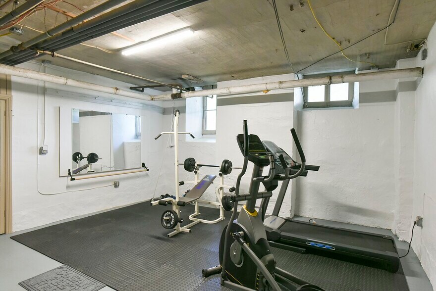 More Photos Of 827 Philadelphia Ave, Chambersburg Specialty For Sale