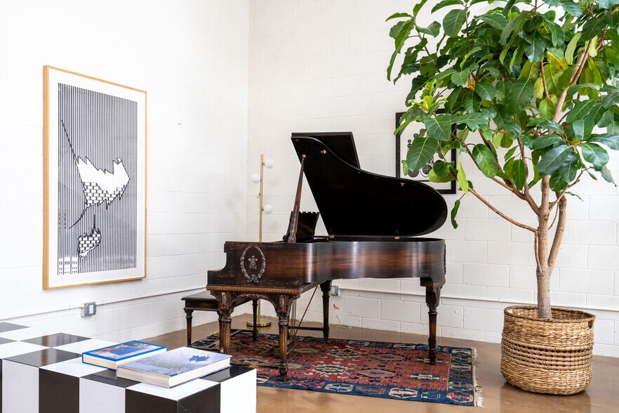 More Photos Of 310 Johnson St, Santa Fe Specialty For Sale