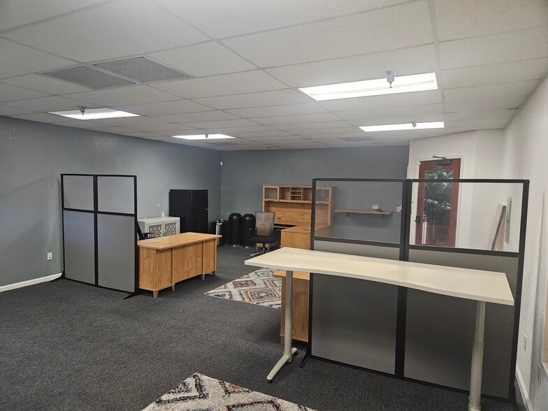 More Photos Of 400-490 Lincoln Blvd, Lincoln Unknown For Lease