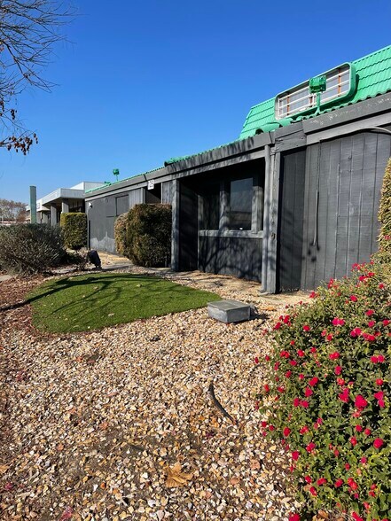 More Photos Of 125 Shaw Ave, Clovis Freestanding For Sale