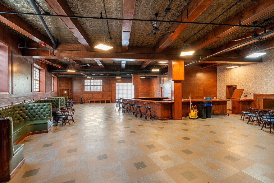 More Photos Of 2 Minthorne St, Staten Island Restaurant For Lease