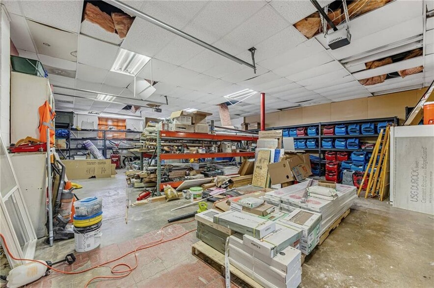 More Photos Of 702 SW South Ave, Blue Springs Warehouse For Lease