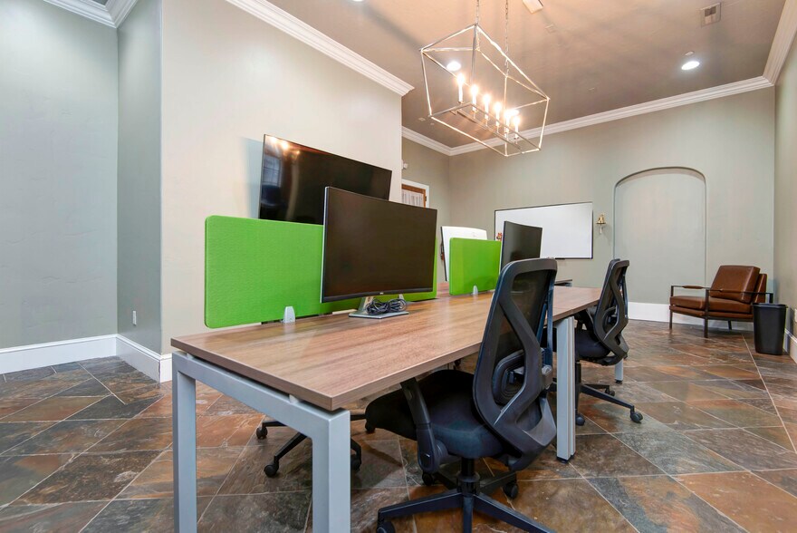 More Photos Of 1531 E Bradford Pky, Springfield Medical For Sale