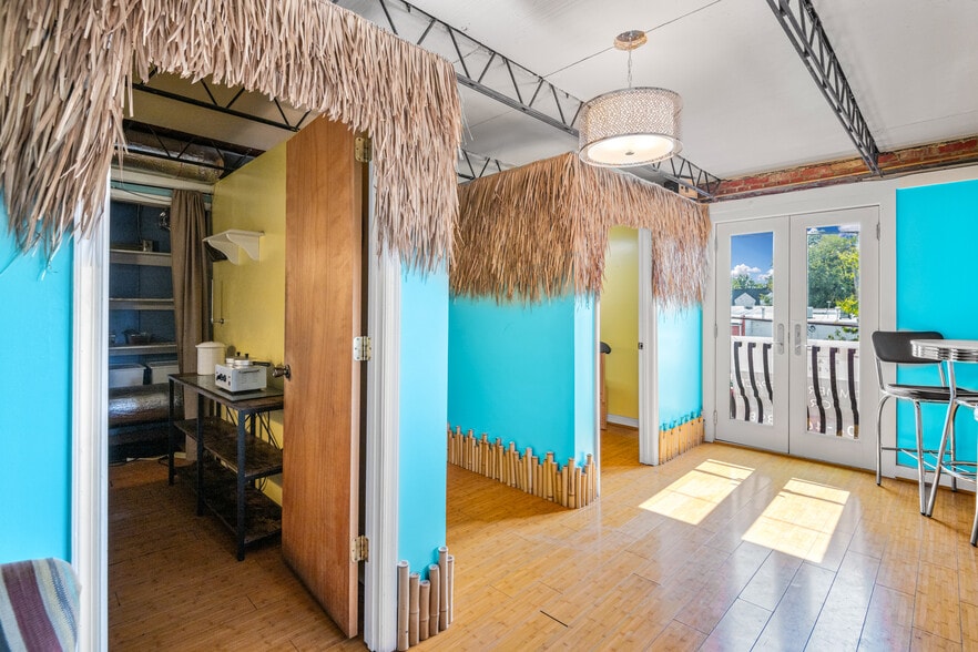 More Photos Of 10 S Crenshaw Ave, Richmond Freestanding For Lease