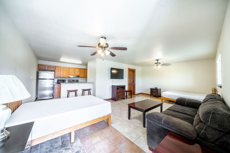 More Photos Of 1609 N Hill St, Three Rivers Apartments For Sale