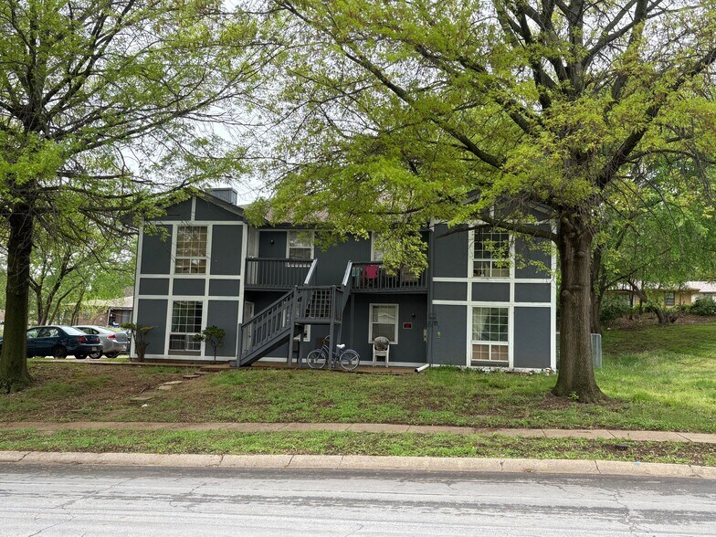 More Photos Of 708 NE Ball Dr, Lee's Summit Multifamily For Sale